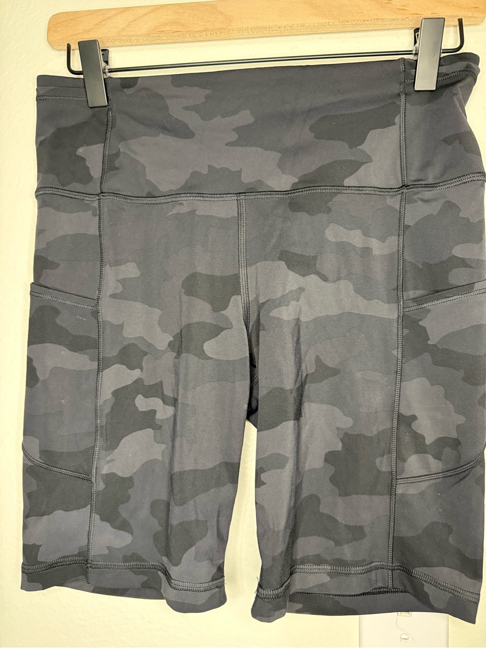 High-Waist Gray Camo Bike Sho